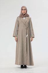 Horse Tooth Sadu Abaya in Calm Desert