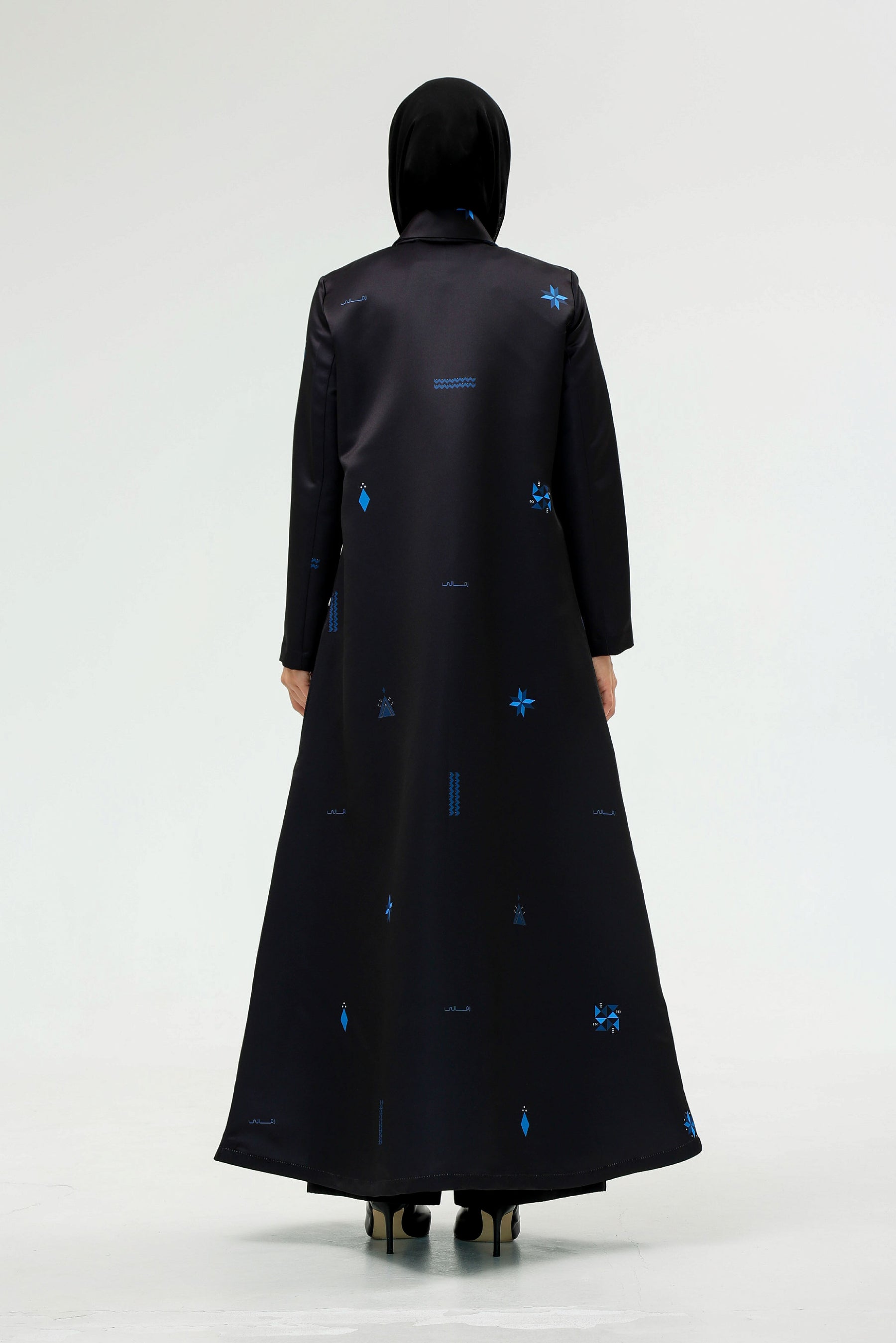 Printed Al-Qatt Al-Asiri Abaya in Midnight