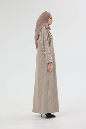 Horse Tooth Sadu Abaya in Calm Desert