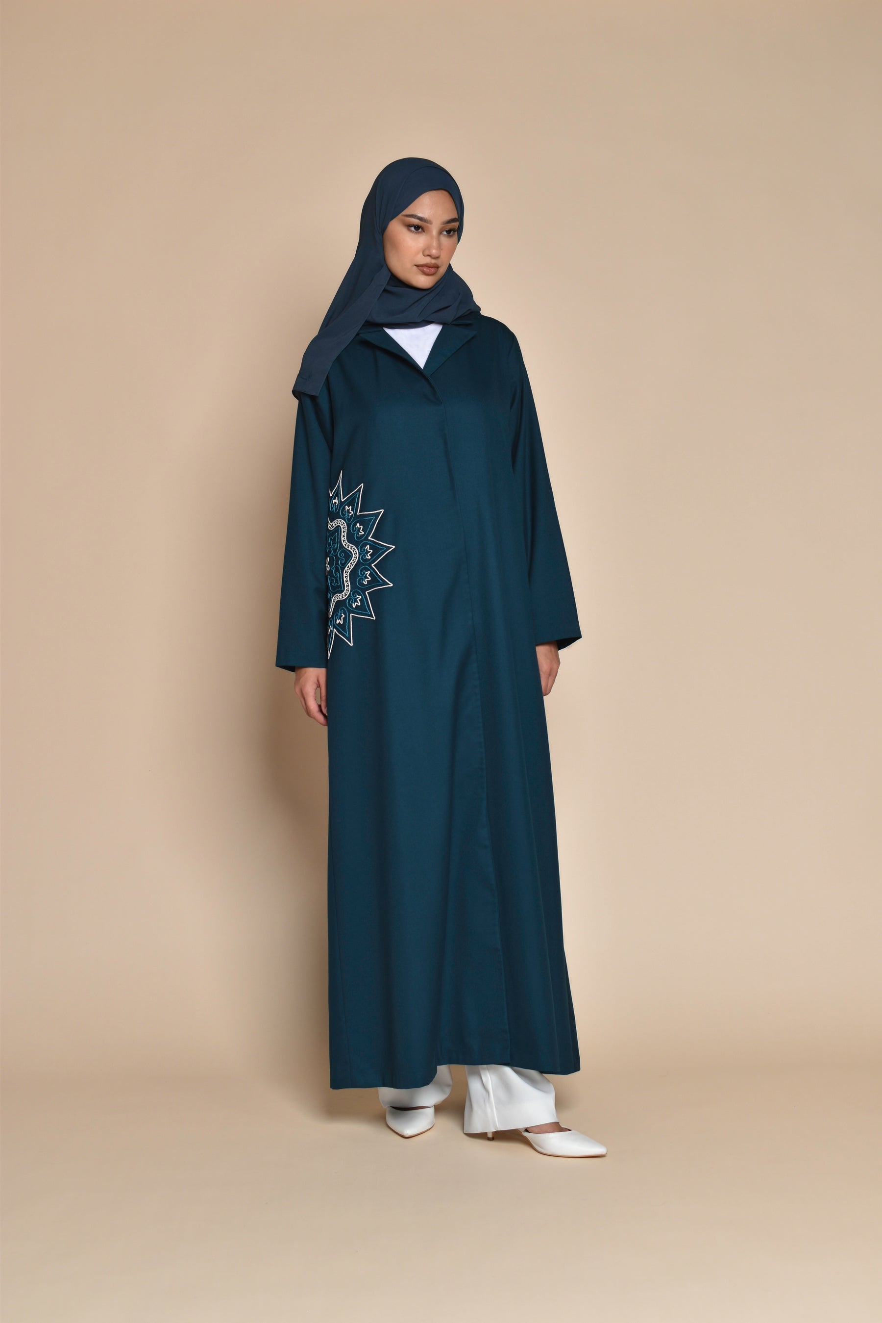 Acanthus Abaya