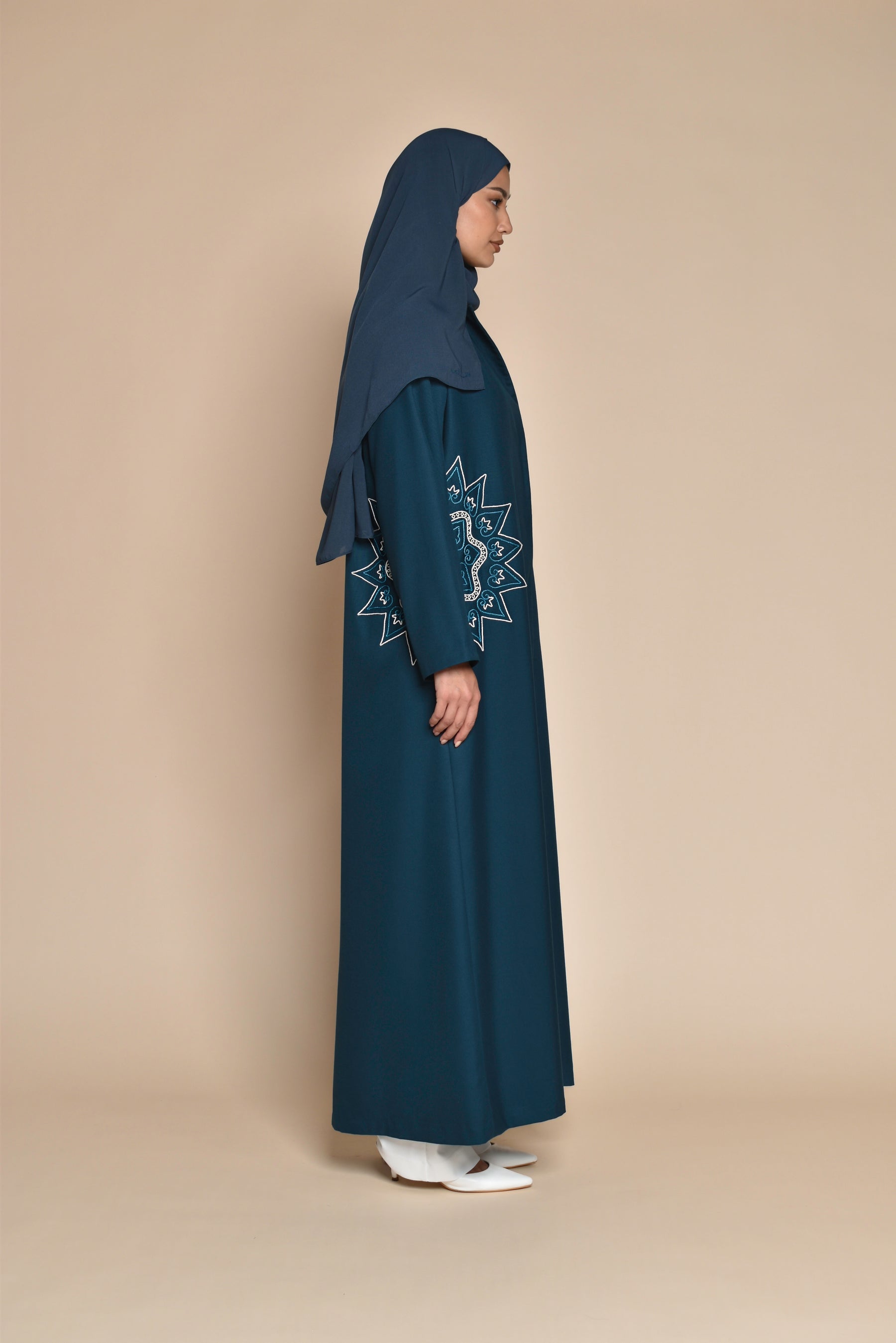 Acanthus Abaya